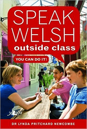Speak Welsh Outside Class gan Lynda Newcombe